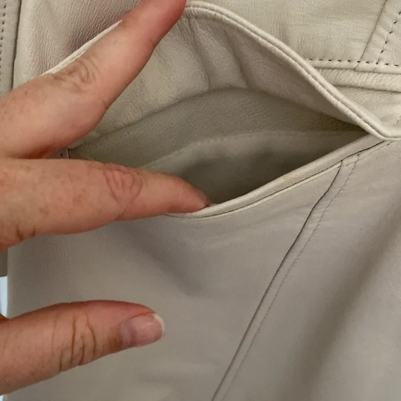 Danier leather coat - Picture 3 of 10